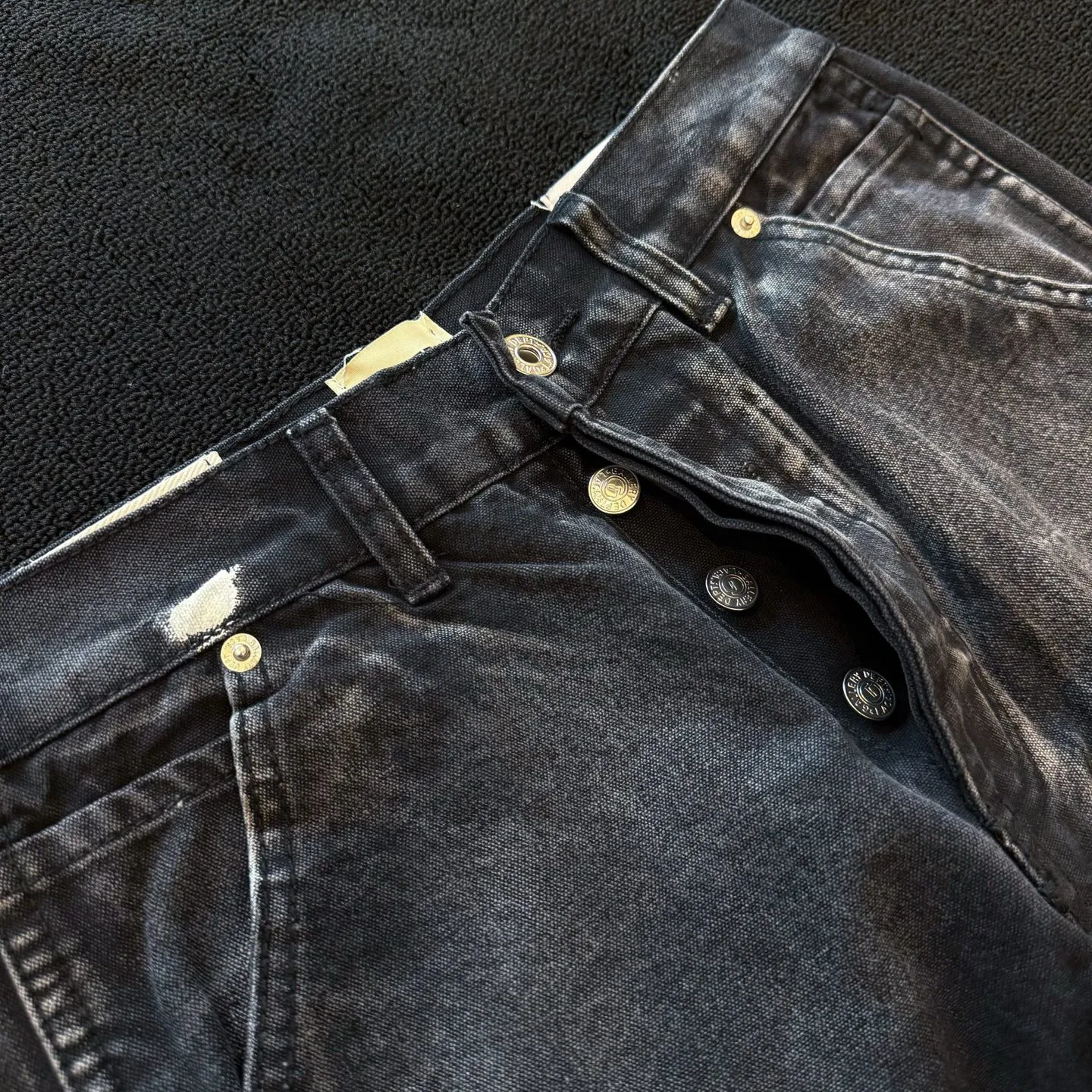 P230 model number: D403 GALLERY DEPT micro-flare spliced distressed distressed jeans. Three-dimensional version. Loose and comfortable, not picky about body shape. Seiko factory. Original factory quality control. Same style for men and women. Can be matched with couples. Versatile recommendation. Necessary denim for all seasons. Made of heavy-duty washed pure cotton denim fabric. After washing, it is soft and thick. Very stylish when worn. Size: 28, 30, 32, 34, 36 (S-XXL) Color: Splicing Size reference # 28 pants length 100 waist 72 30 pants length 102 waist 76 32 pants length 104 waist 80 34 pants length 106 waist 84 36 pants length 108 waist 88